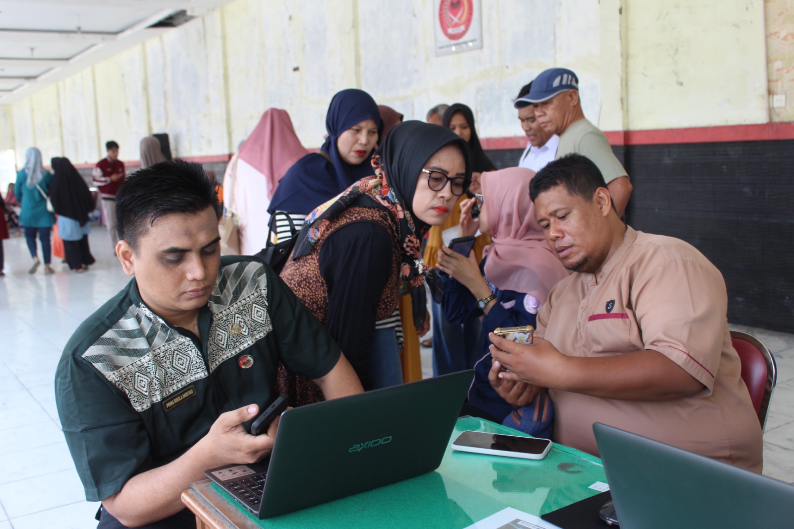 Dinas Dukcapil Kota Padang terus mendukung percepatan transformasi digital melalui pelayanan aktivasi Identitas Kependudukan Digital (IKD) di Kantor KAN Pasar Ambacang Kecamatan Kuranji